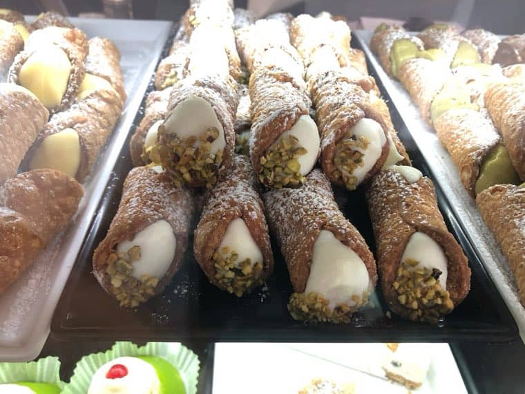 Sicilian cannoli with pistachio